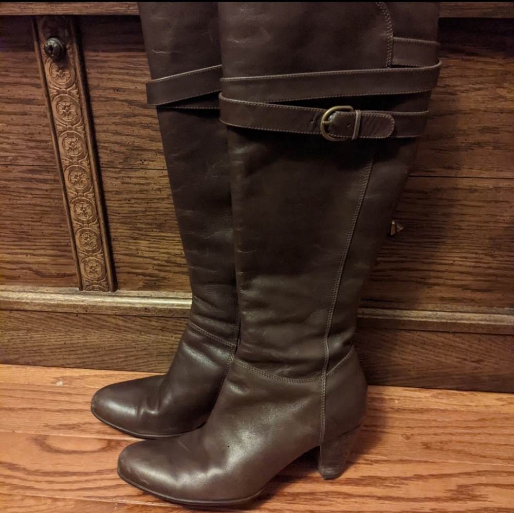 Leather heeled boot